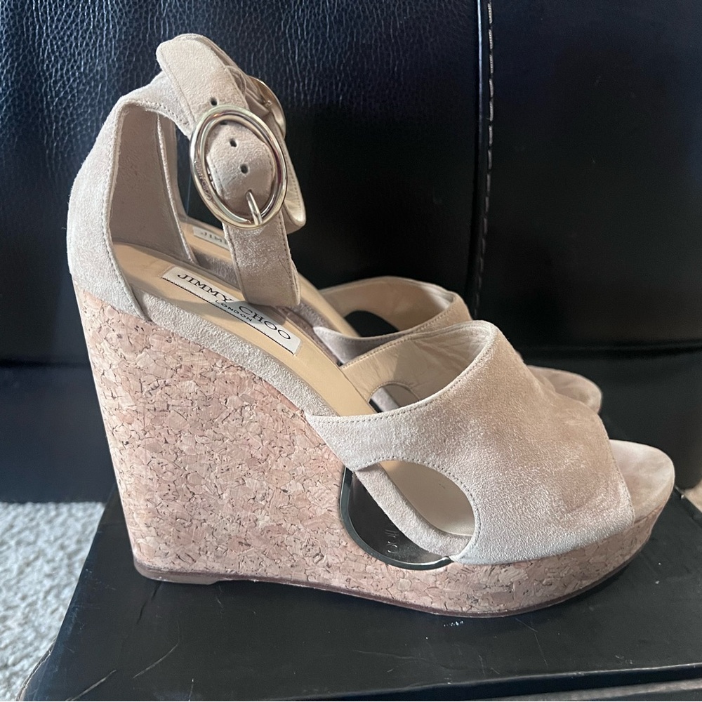 Jimmy Choo Tan Suede Wedge size 10 1/2
Worn 3 times - Picture 3 of 7